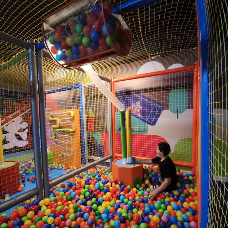 5644885