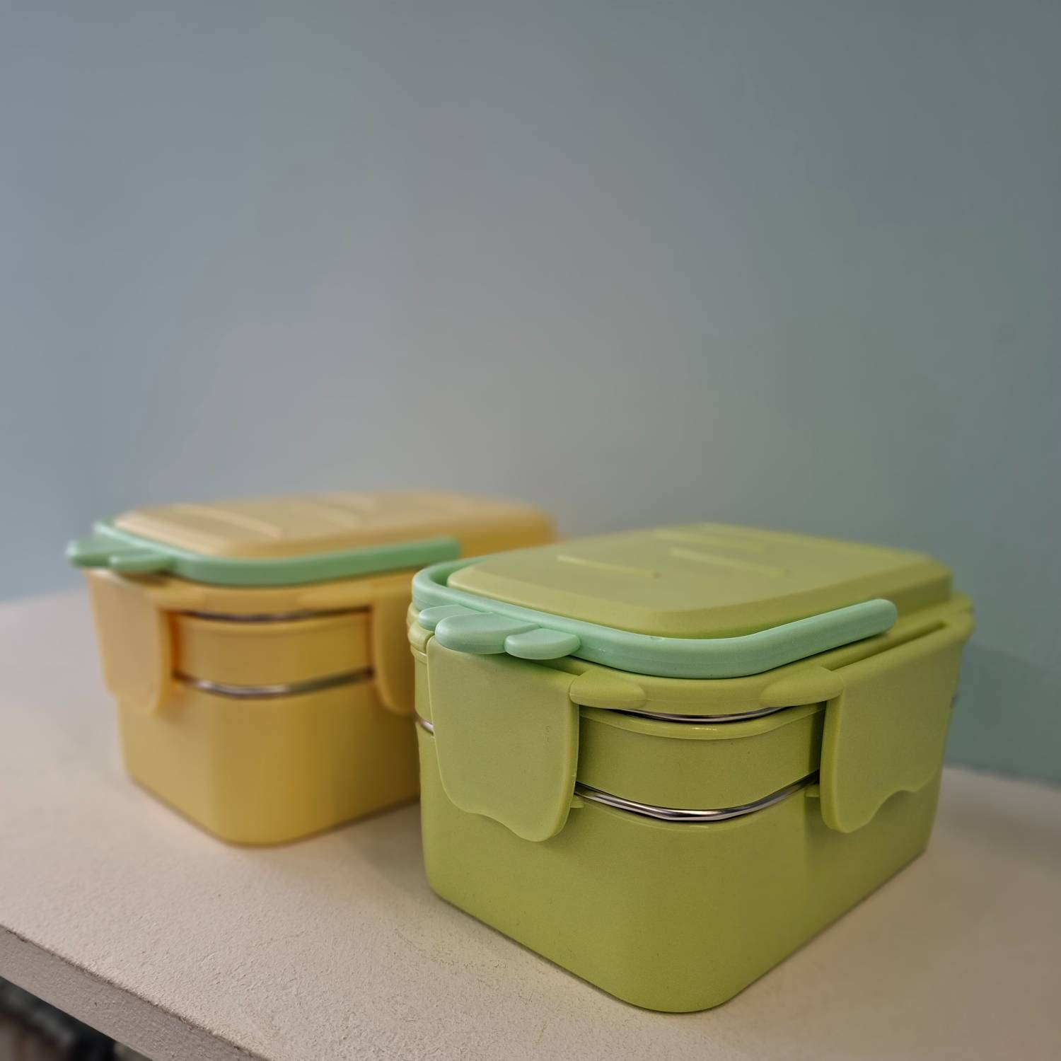 stainless-steel-carrot-lunch-box.webp (3) ظرف غذای استیل دو طبقه طرح هویج همراه قاشق